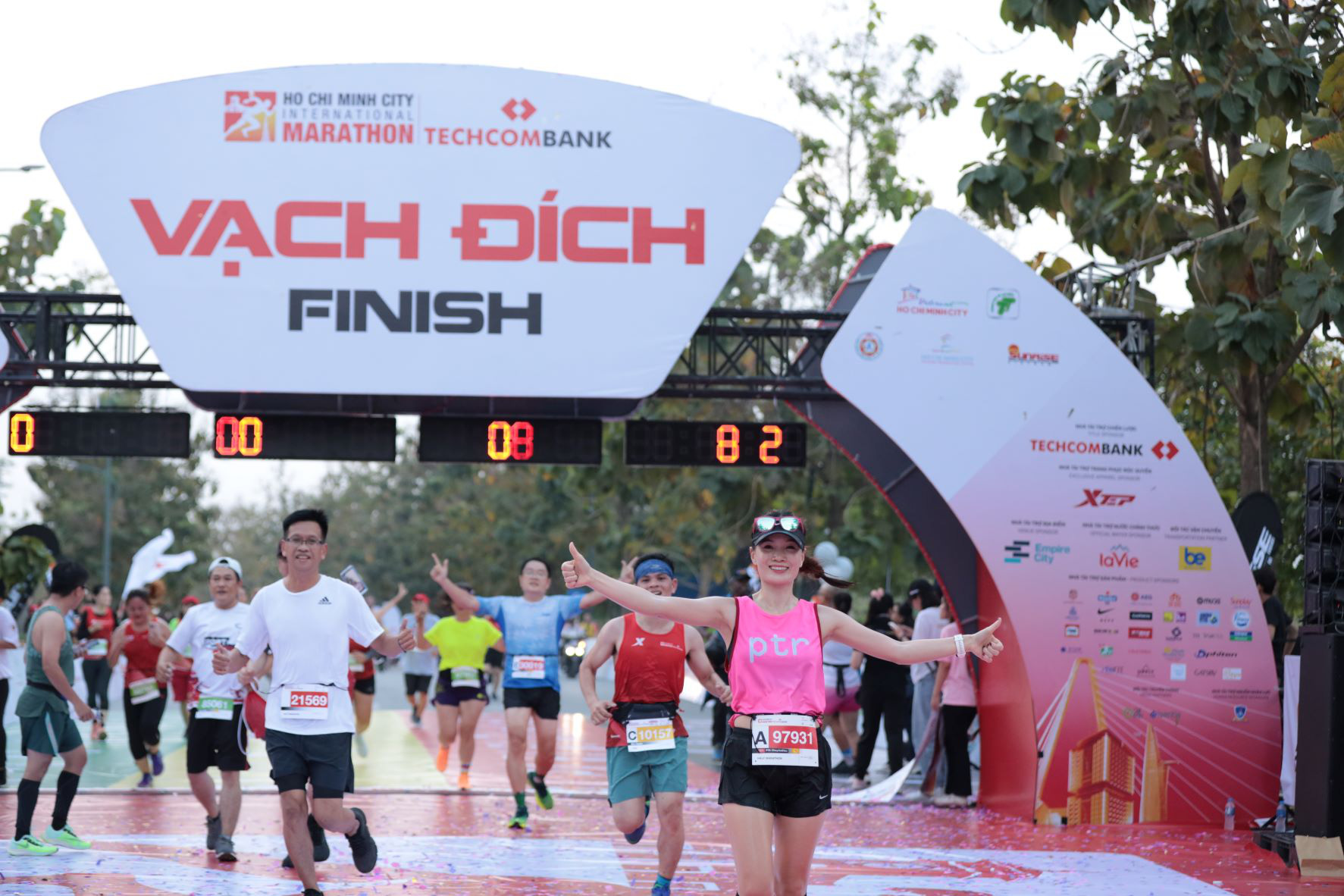 Techcombank Marathon lan tỏa tinh thần sống khỏe vì một Việt Nam vượt trội- Ảnh 4. Giải marathon mùa thứ 6 có hơn 15.000 vận động viên tham dự - Ảnh: TCB