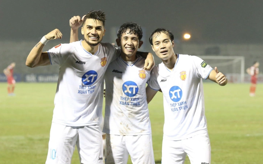 Cầu thủ trẻ ở V-League 2023-2024: Nhiều đội đăng ký cho vui!- Ảnh 2. Bảng xếp hạng V-League sau vòng 4: Nam Định vẫn đầu bảng, Hoàng Anh Gia Lai về chót