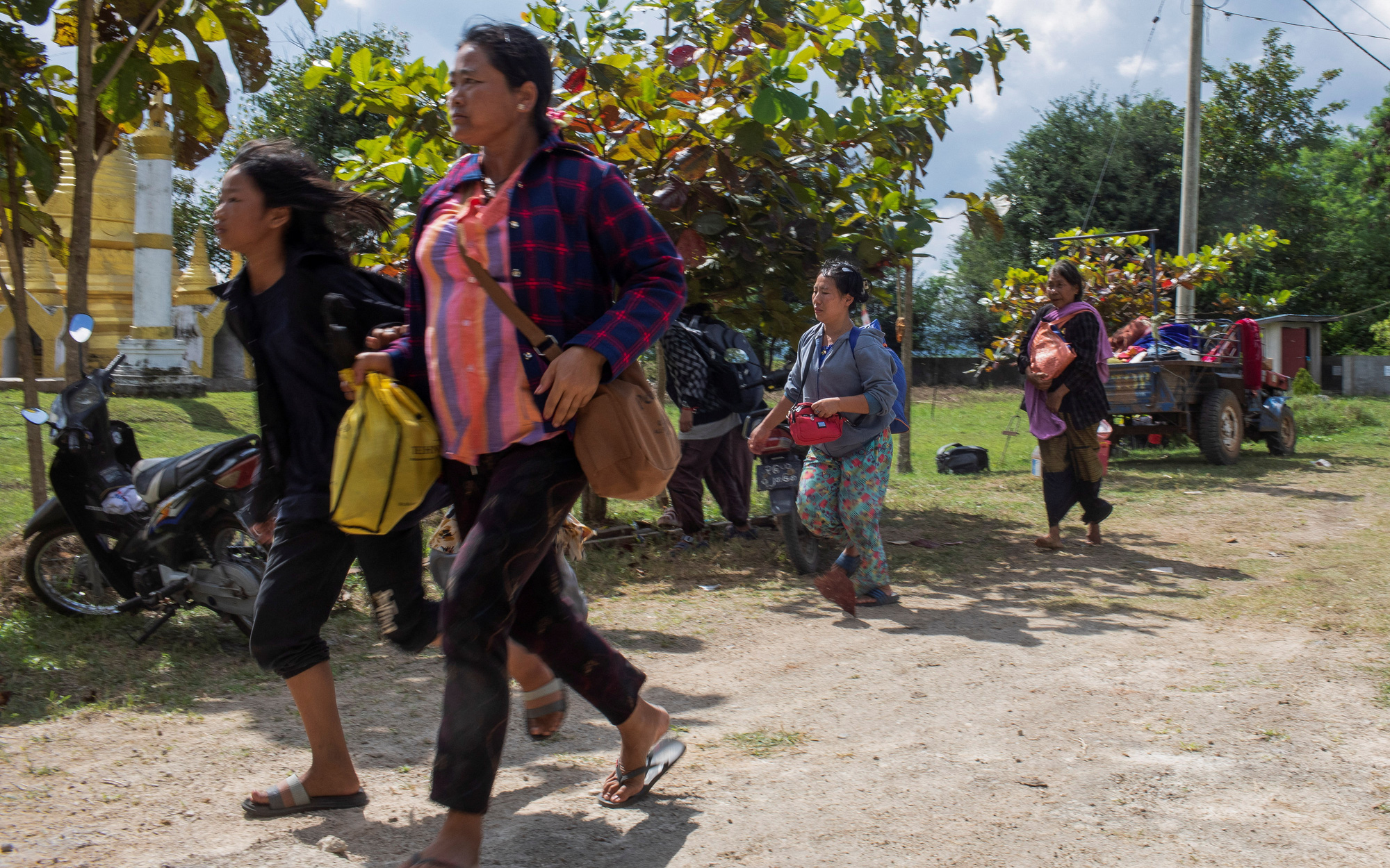 Thống tướng Myanmar: Chính quyền quân sự chỉ nắm quyền tạm thời, sẽ tổ chức bầu cử- Ảnh 3. Thống tướng Myanmar nêu lựa chọn cho phe nổi dậy