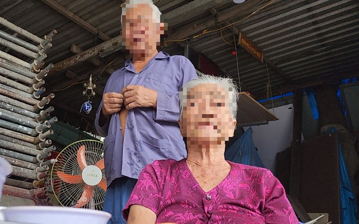 'Ăn cắp' thông tin người khó khăn đăng bài kêu gọi từ thiện, lừa gần 2 tỉ đồng- Ảnh 3. Nam thanh niên giả làm từ thiện, trộm hai cây vàng của hai cụ già