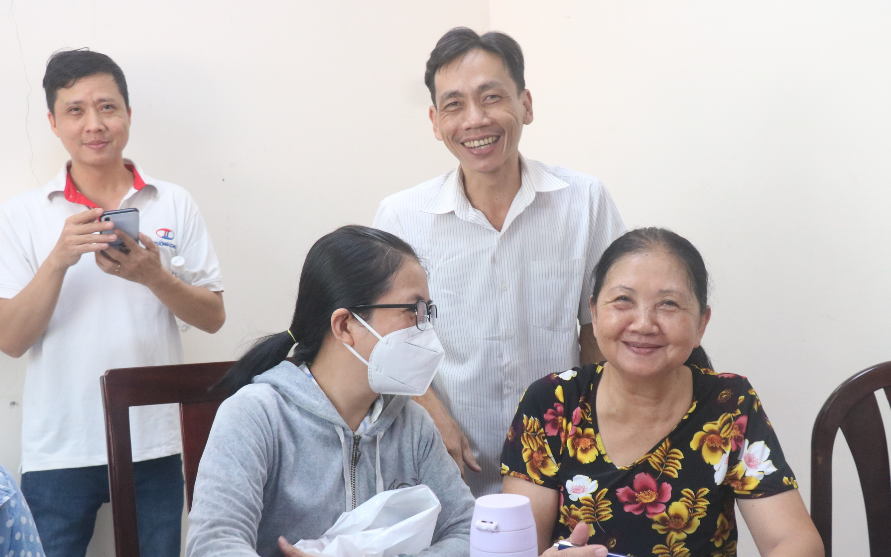 Cử tri Tân Bình mong dự án cụm trường học chuẩn quốc gia nhanh triển khai- Ảnh 3. Tân Bình chi hỗ trợ người dân khu đất sắp xây cụm trường chuẩn quốc gia