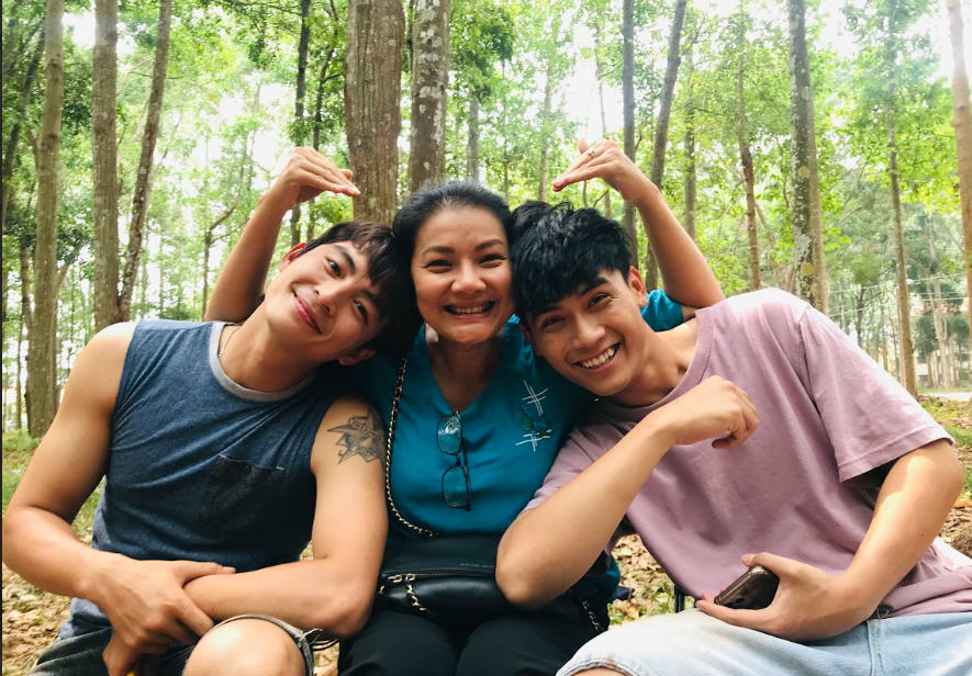 俳優のラン・タイン、キュー・トリン、ヴォー・ディエン・ジア・ホイが映画『ウィッシング・ウィ・クッド・フライ』に参加 - 写真: DPCC 俳優のラン・タイン、キュー・トリン、ヴォー・ディエン・ジア・ホイが映画『ウィッシング・ウィ・クッド・フライ』に参加 - 写真: DPCC