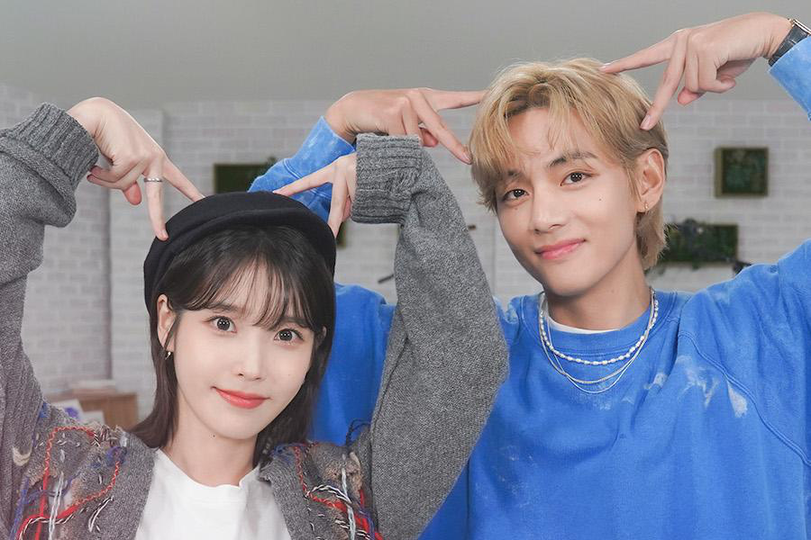 BTSの歌手IU(左)と歌手V – 写真:SOOMPI BTSの歌手IU(左)と歌手V – 写真:SOOMPI