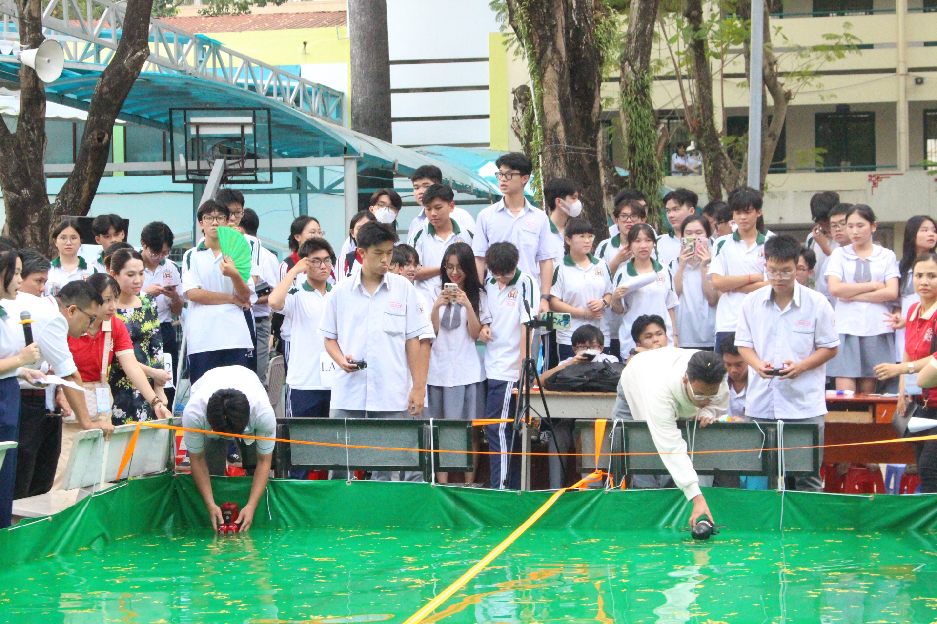 Học sinh THPT Hùng Vương “chinh phục đại dương” với tàu ngầm tự thiết kế- Ảnh 15.