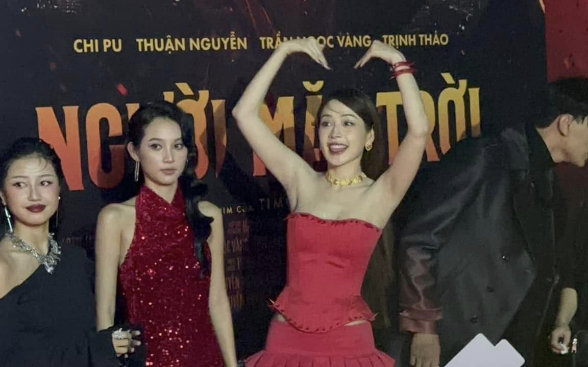 Trang Pháp, Hoàng Oanh... về chung nhà với Chi Pu- Ảnh 12. Fan Trung đến tận TP.HCM ủng hộ Chi Pu ra mắt phim