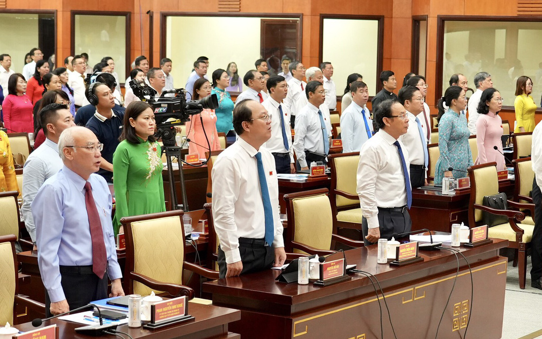 TP.HCM đặt mục tiêu tăng trưởng cao năm 2024 để phấn đấu- Ảnh 2. TP.HCM phấn đấu tăng trưởng GRDP năm 2024 từ 7,5 -8%