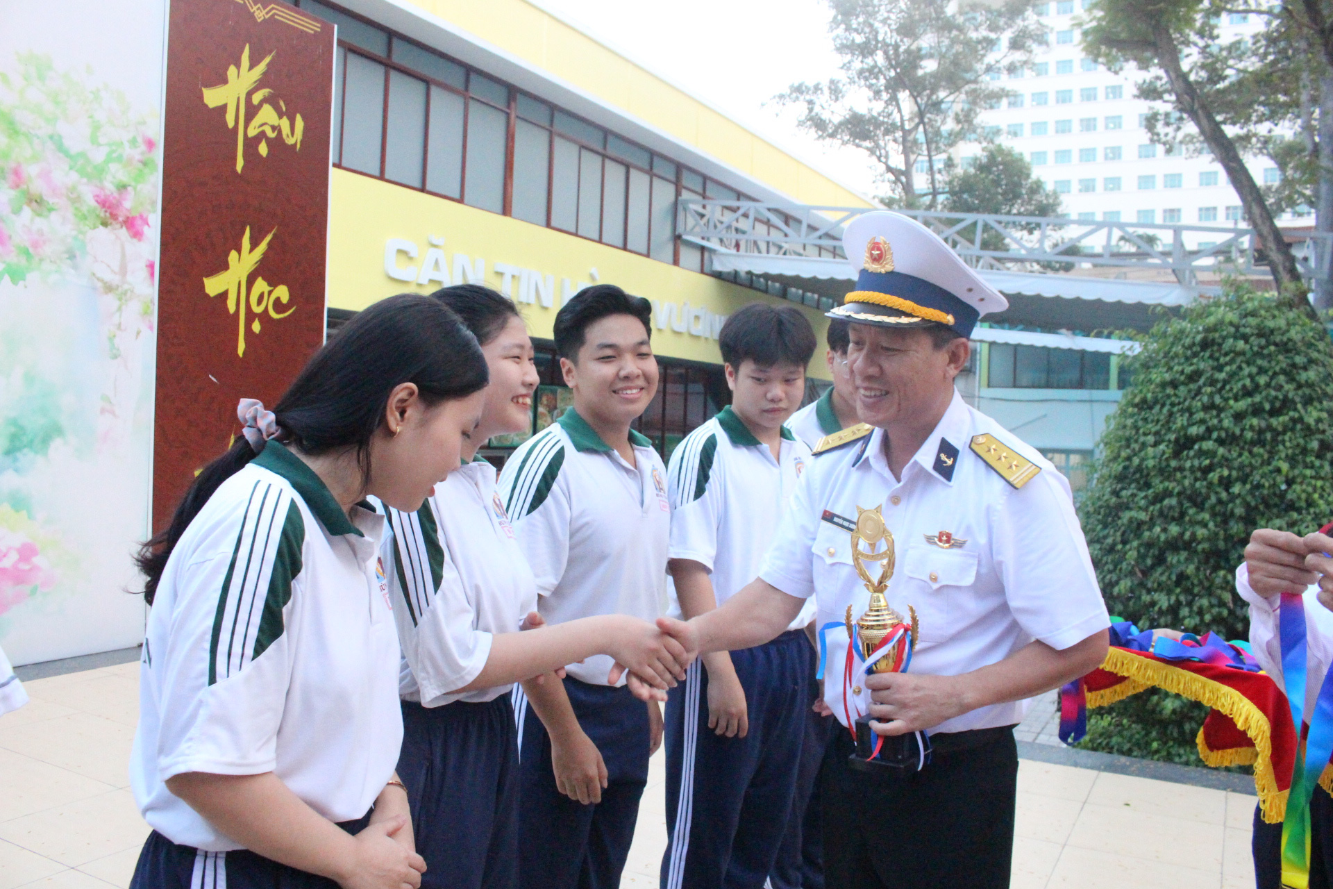 Học sinh THPT Hùng Vương “chinh phục đại dương” với tàu ngầm tự thiết kế- Ảnh 22.