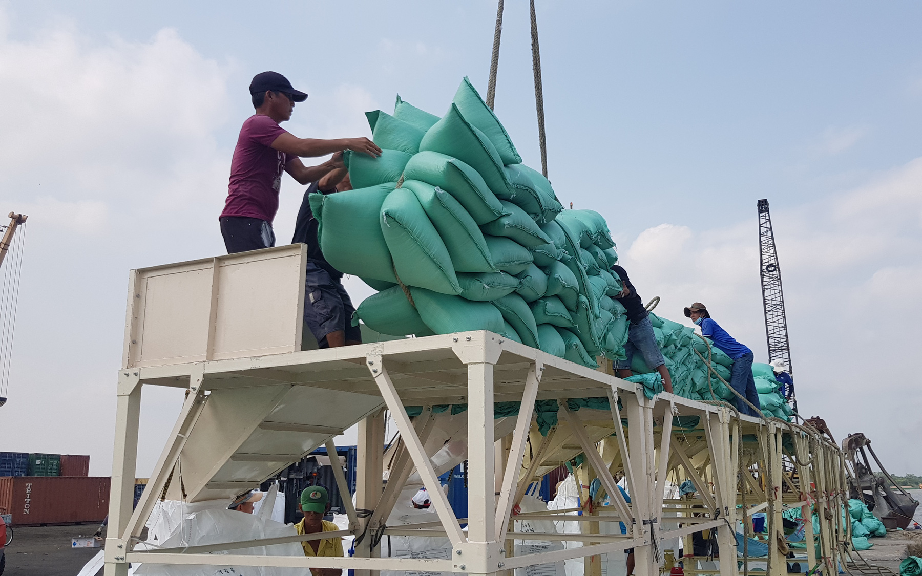 Giá gạo 600 USD hay 1.000 USD/tấn đều là công sức chính của nông dân- Ảnh 3. Xuất khẩu gạo thuận lợi nhưng cần nâng chất lượng