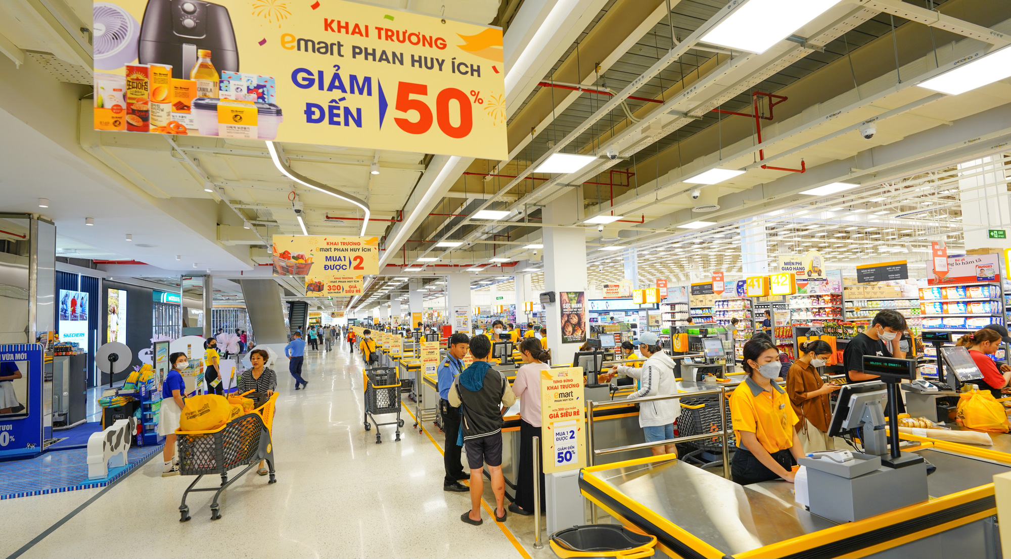 Tỉ phú Trần Bá Dương mở thêm đại siêu thị Emart | VOZ