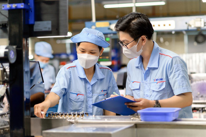 Bút bi Thiên Long, người bạn tốt của tôi- Ảnh 3. Sản xuất tại nhà máy của Thiên Long