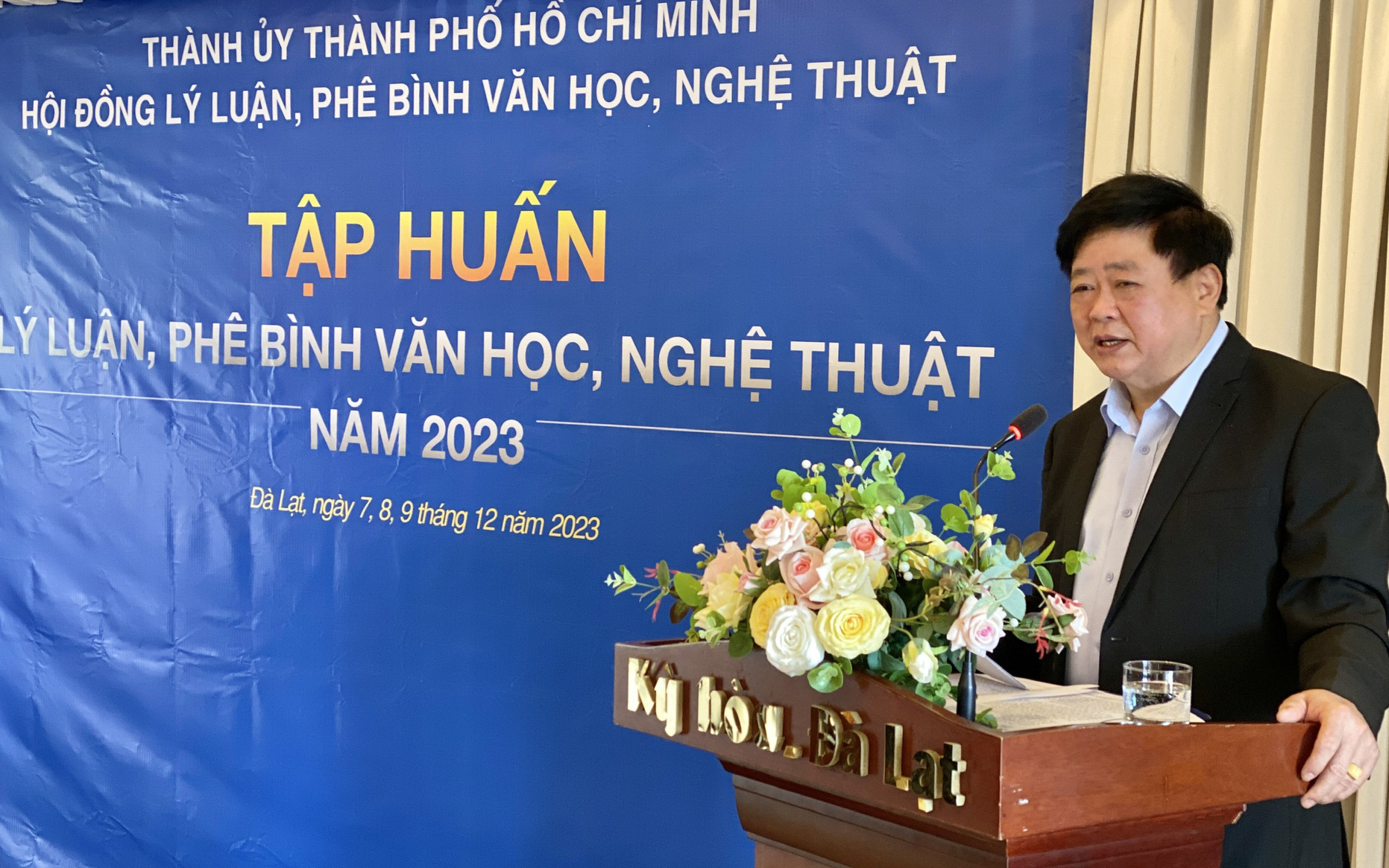 Ban Tuyên giáo Thành ủy TP.HCM tiếp nhận 2 quyển sách quý về Bác Hồ- Ảnh 2. Không gian văn hóa Hồ Chí Minh là một phần tiêu biểu của văn hóa TP.HCM