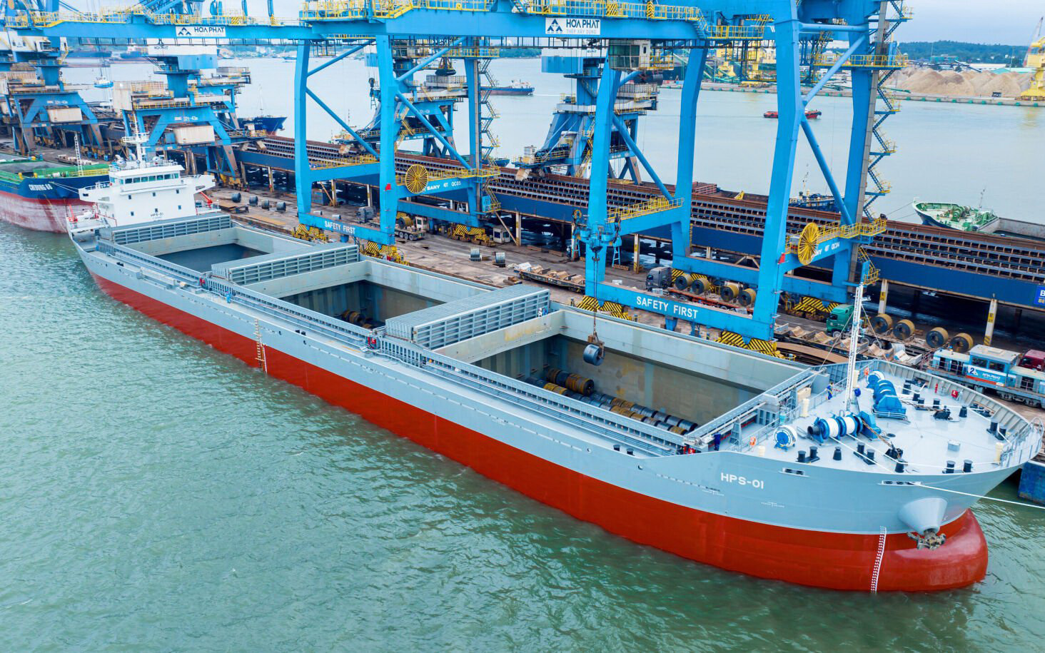 Nhiều 'ông lớn' Việt Nam mở rộng chuỗi sản xuất công nghiệp- Ảnh 2. Hòa Phát sẽ có 15-20 tàu biển
