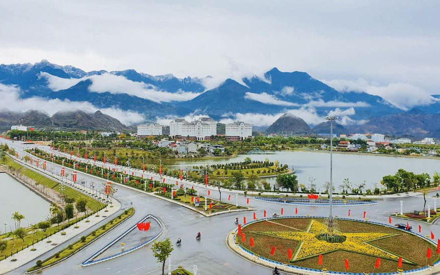 Lai Châu đạt nhiều thành tựu sau 70 năm học tập và làm theo thư Bác Hồ- Ảnh 3. Phát triển kinh tế biên mậu, mở thêm một cửa khẩu song phương tại Lai Châu