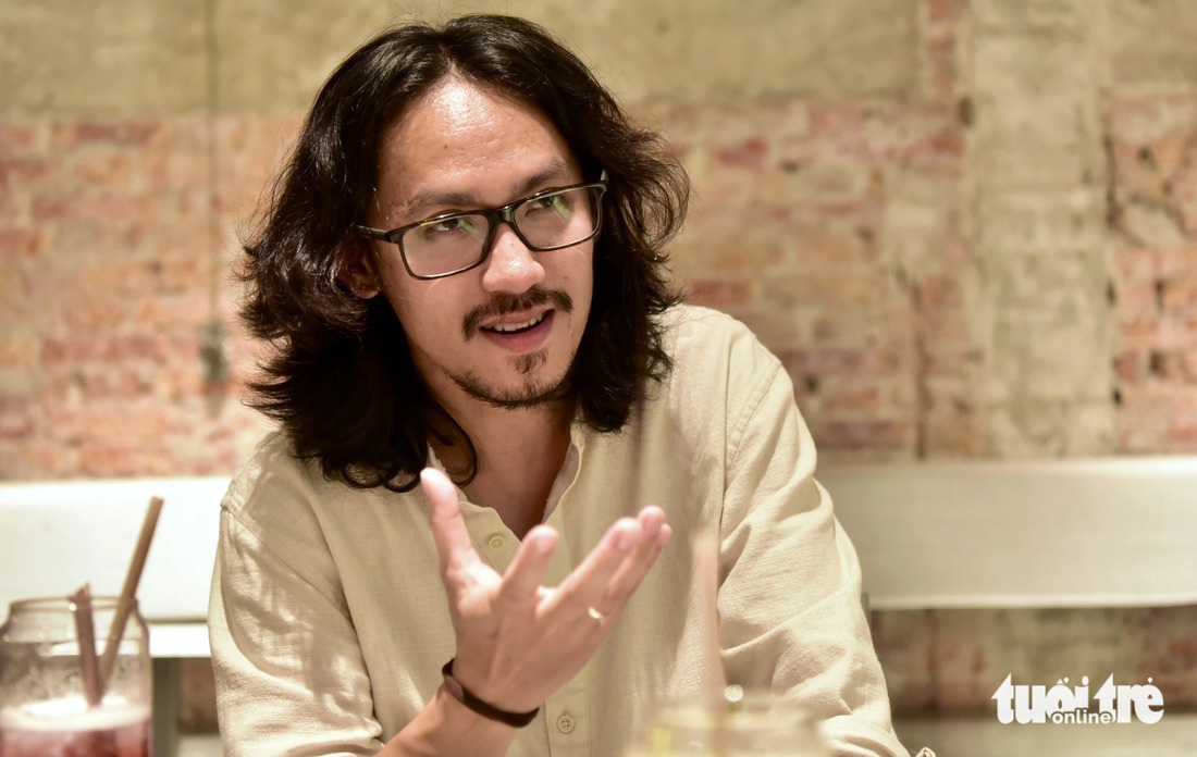 អ្នកដឹកនាំរឿង Pham Thien An មានស្នាដៃក្នុងខ្សែភាពយន្តល្អបំផុតចំនួន 24 ក្នុងឆ្នាំ 2023 ជាមួយ Inside the Golden Cocoon - រូបថត៖ T.T.D. Đạo diễn Phạm Thiên Ân có tác phẩm vào top 24 phim hay nhất năm 2023 với Bên trong vỏ kén vàng - Ảnh: T.T.D.