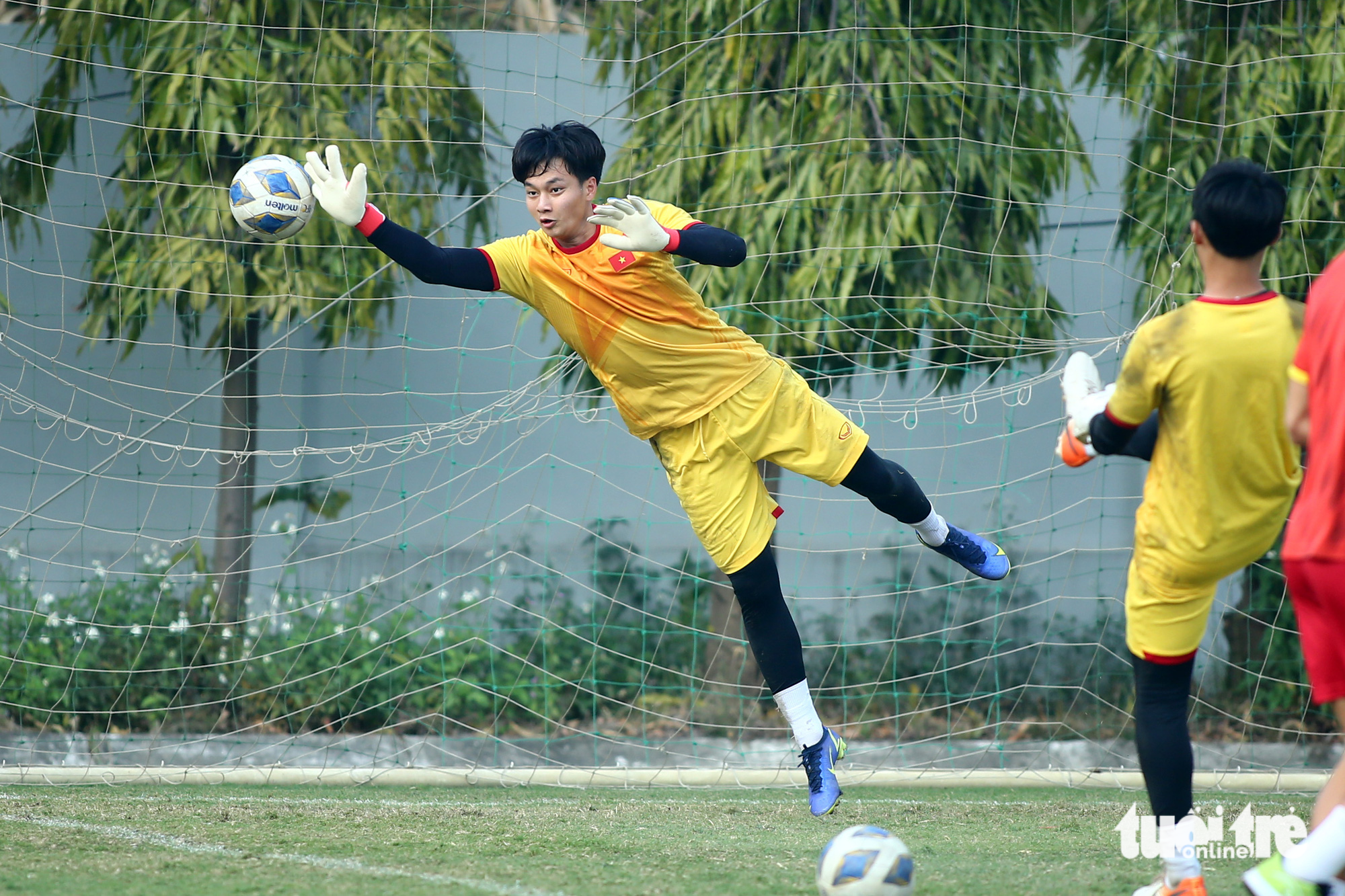 Tuyển U20 Việt Nam rèn khả năng tấn công từ... thủ môn - Ảnh 3.