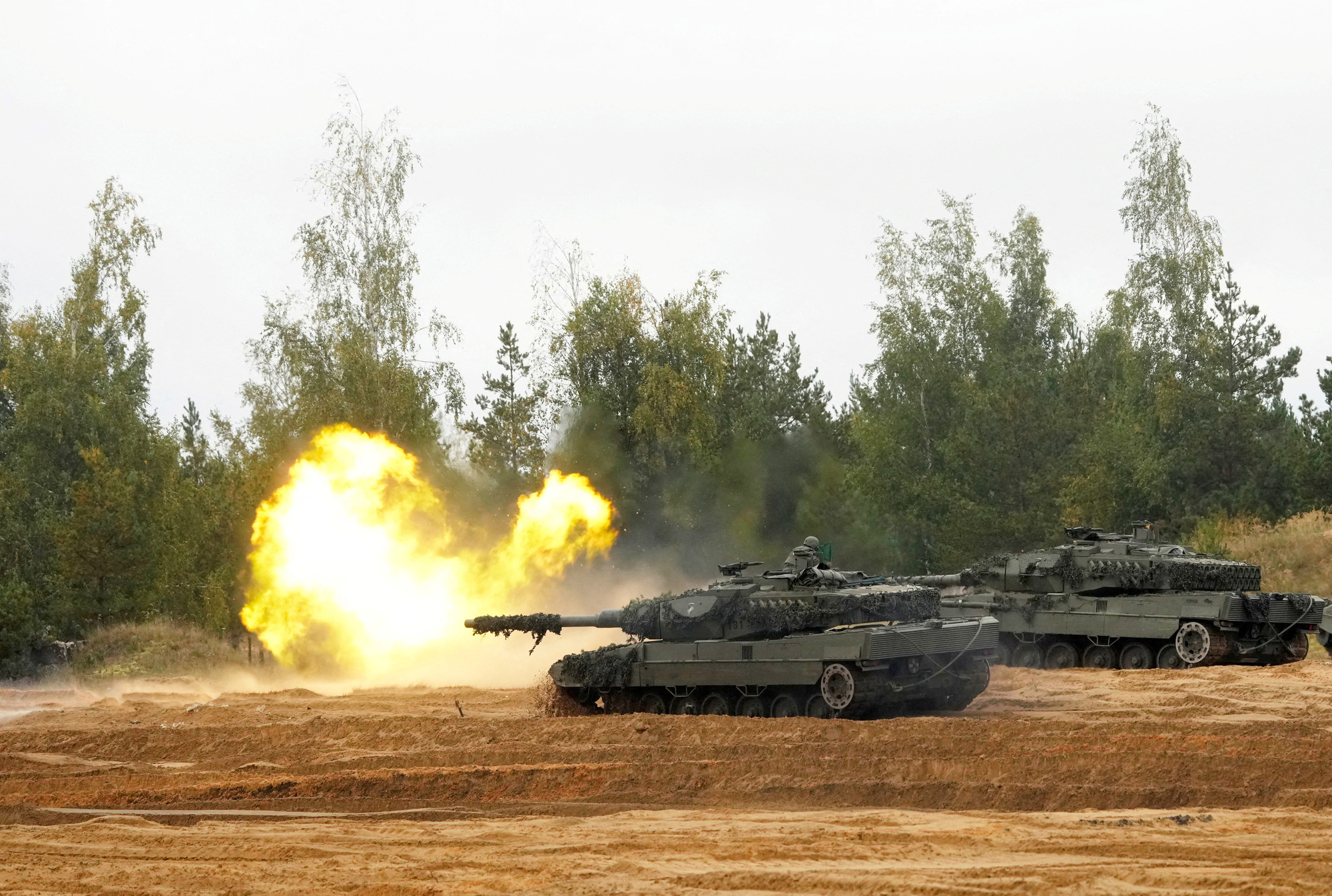 The Kremlin supports the offer of rewards for heroes to destroy Western tanks - Photo 1.