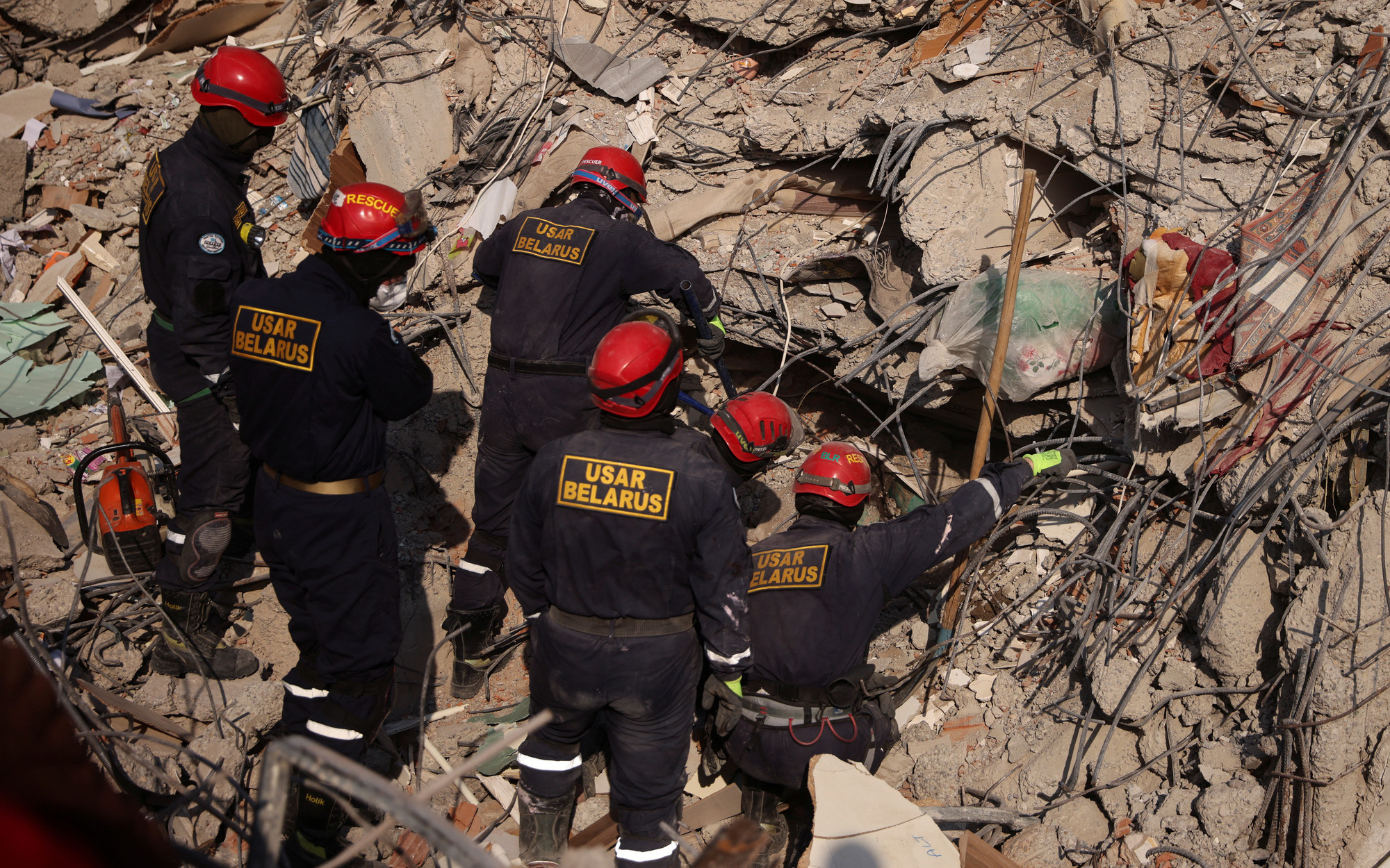 Cứu sống hai phụ nữ Thổ Nhĩ Kỳ bị mắc kẹt 122 giờ dưới đống đổ nát