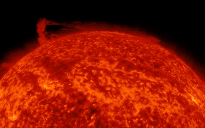 Một phần Mặt trời bị vỡ và hình thành một cơn lốc: Chuyện gì đang xảy ra?
