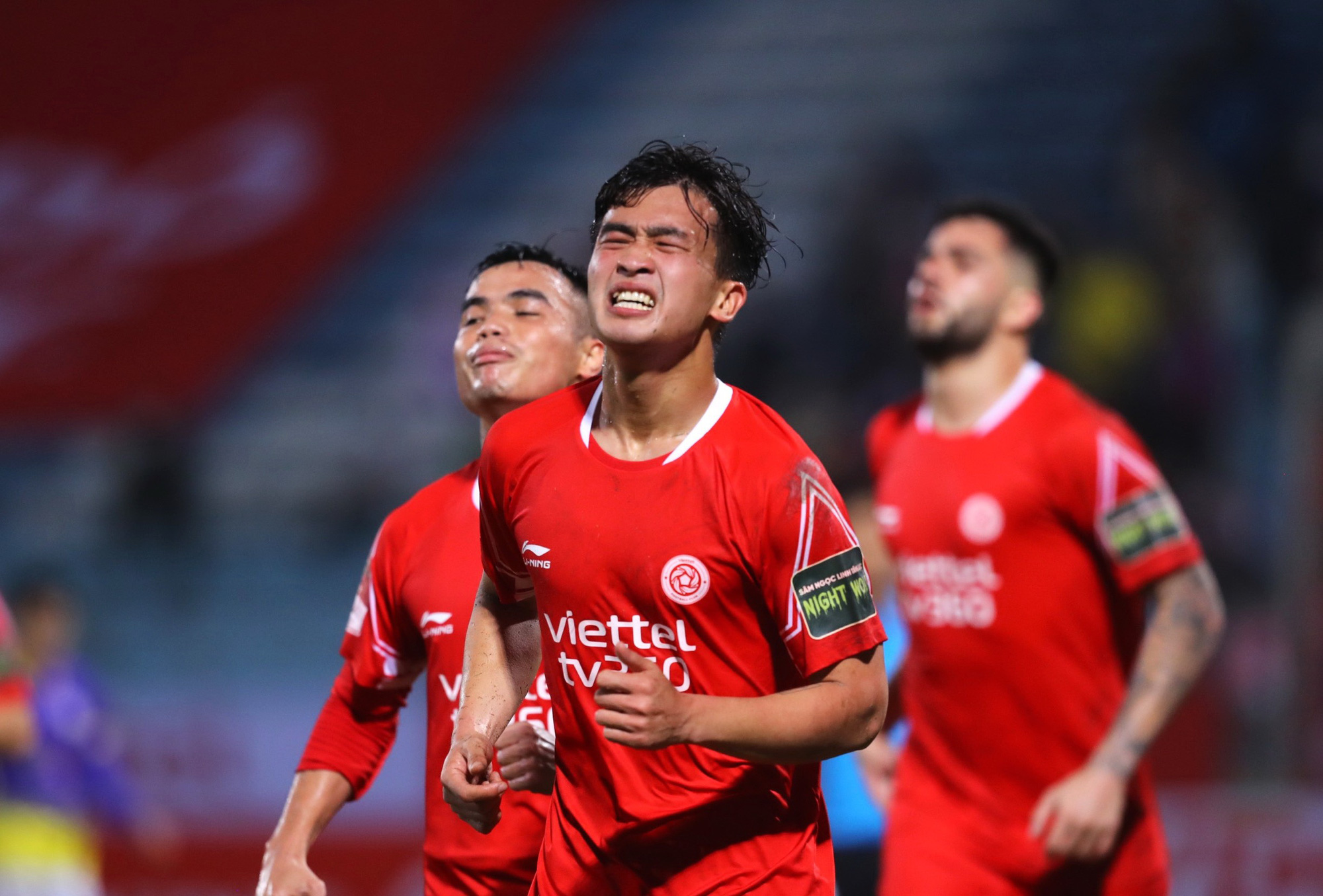 Vòng 3 V-League: Tái hiện trận cầu lịch sử tại Hàng Đẫy - Tuổi Trẻ Online 