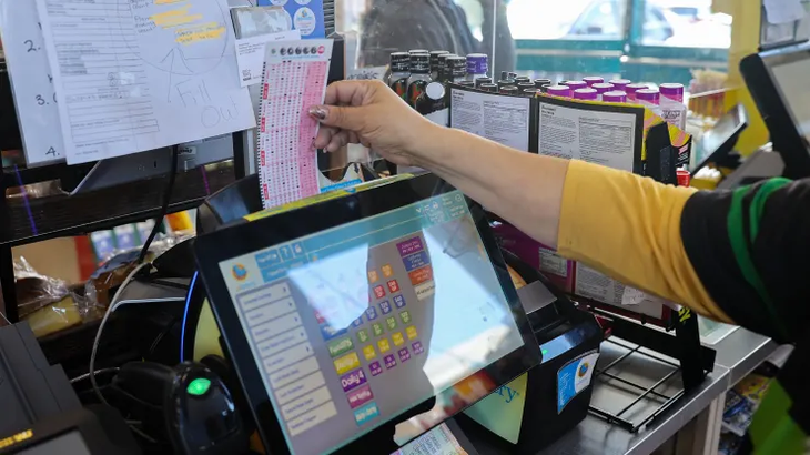 Giải độc đắc Powerball với khoản tiền thưởng kỷ lục 2,04 tỉ USD đã có chủ - Ảnh 1. Giải độc đắc Powerball với khoản tiền thưởng kỷ lục 2,04 tỉ USD đã có chủ - Ảnh minh họa của CNBC