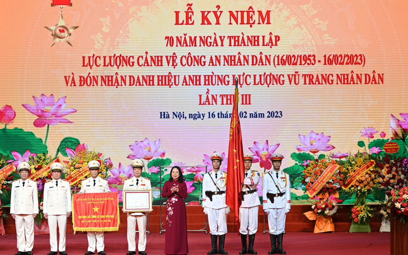 Lý do Bộ Công an đề xuất cảnh vệ cho Thường trực Ban Bí thư và 2 chức danh quan trọng- Ảnh 2. Tặng danh hiệu Anh hùng Lực lượng vũ trang cho Bộ Tư lệnh Cảnh vệ