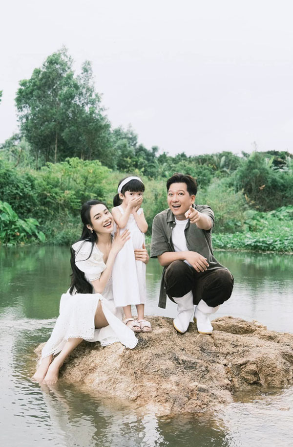 Nhã Phương chưng hửng khi Trường Giang tiết lộ lý do tặng quà đắt tiền - Ảnh 2. Nhã Phương chưng hửng khi Trường Giang tiết lộ lý do tặng quà đắt tiền - Ảnh 2.