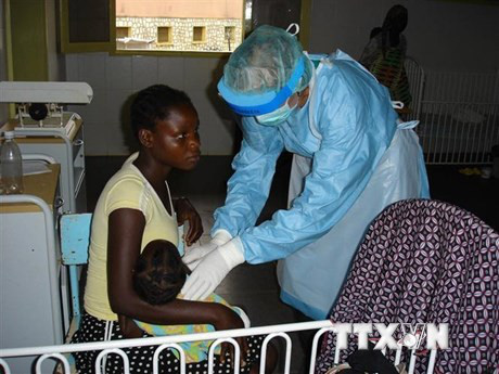 Bệnh nhân nhiễm vi rút Marburg được điều trị tại bệnh viện ở tỉnh Uige, Angola - Ảnh: AFP/TTXVN