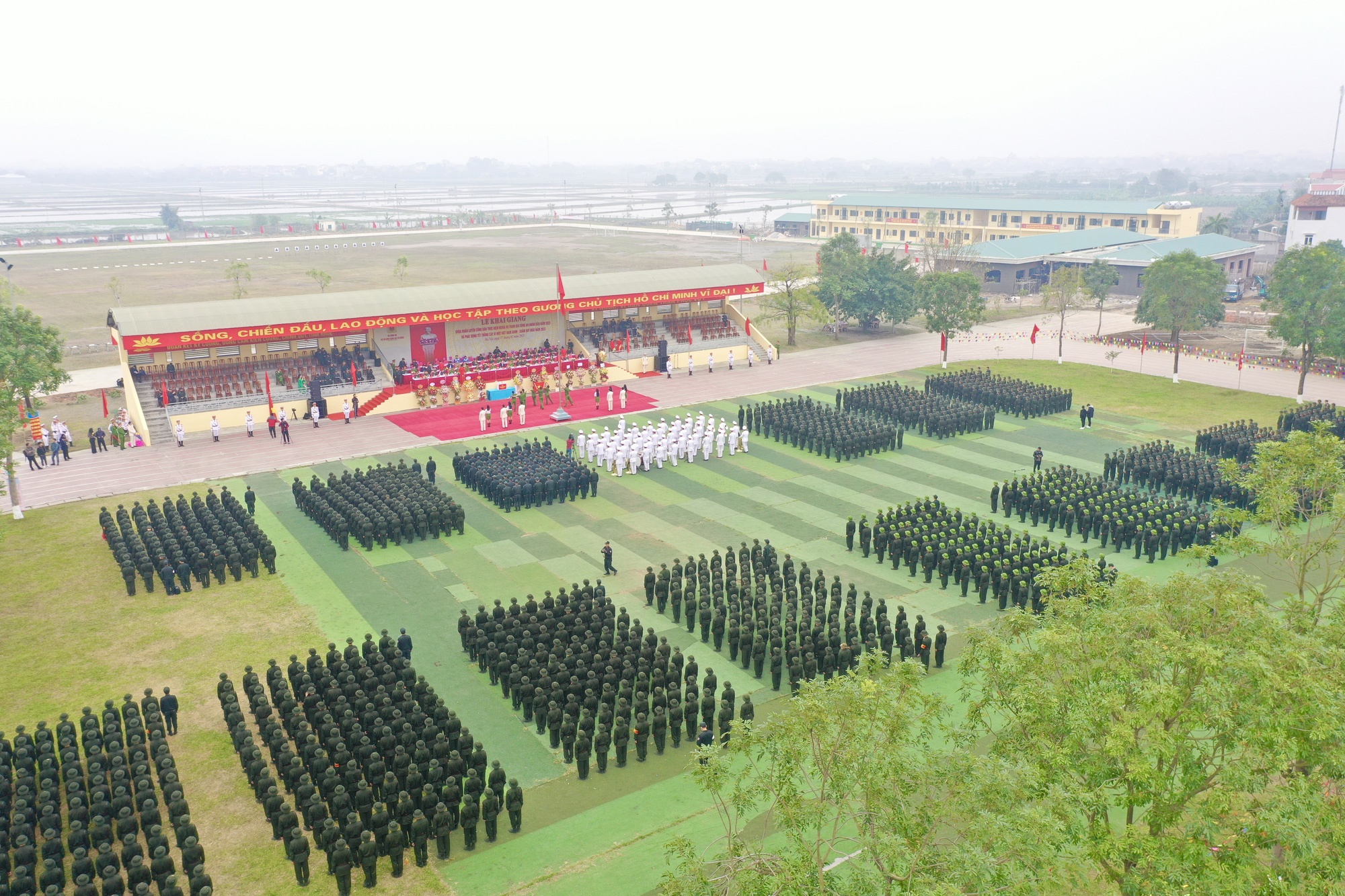 Hơn 15.000 tân binh bước vào khóa huấn luyện của Bộ tư lệnh Cảnh sát cơ động - Ảnh 1.