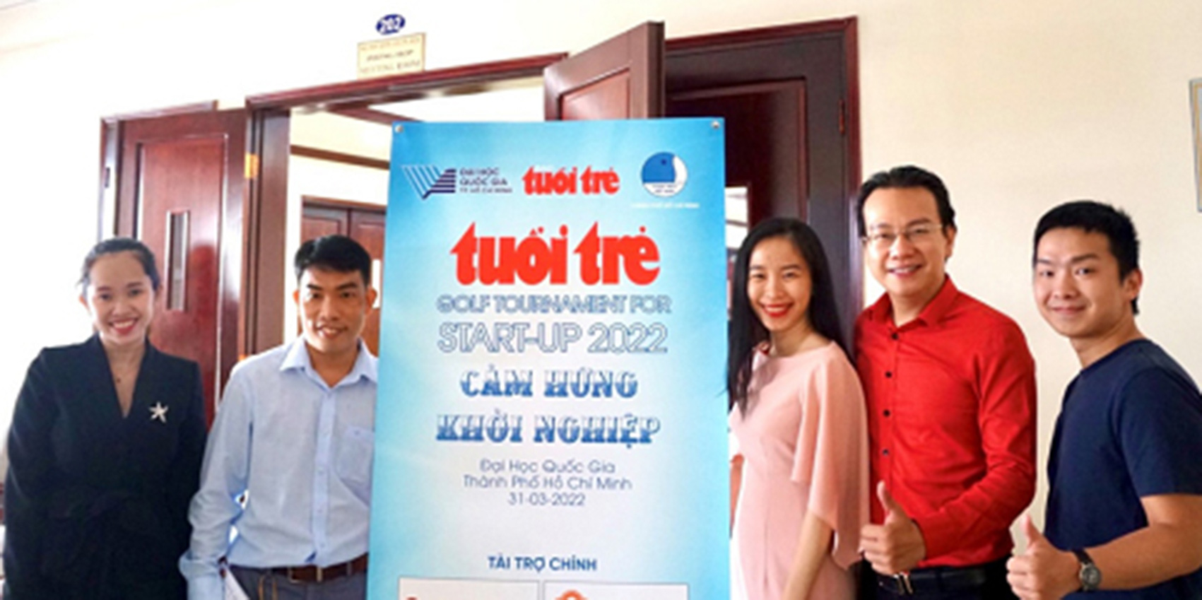 Vắng quỹ đầu tư, start-up khó trụ - Ảnh 1. Sáng lập viên một số start-up nhận giải thưởng khởi nghiệp “Tuổi Trẻ Golf Tournament for Start-up 2022”,hoạt động thường niên cần thiết và hiệu quả cho hành trình khởi nghiệp của giới trẻ - Ảnh: T.CẢNH
