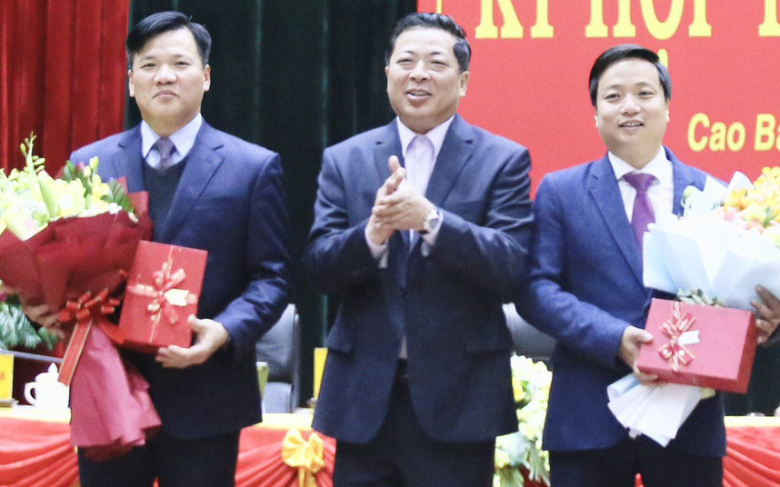 Thủ tướng phê chuẩn miễn nhiệm, bầu mới phó chủ tịch tỉnh Cao Bằng