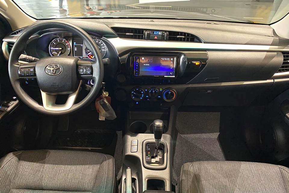 Toyota Hilux 2023 rục rịch ra mắt Việt Nam với nâng cấp nhỏ giọt - Ảnh 2.