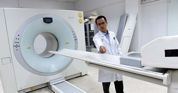 Vận hành hệ thống máy chụp PET/CT tại Bệnh viện Chợ Rẫy TP.HCM - Ảnh: DUYÊN PHAN