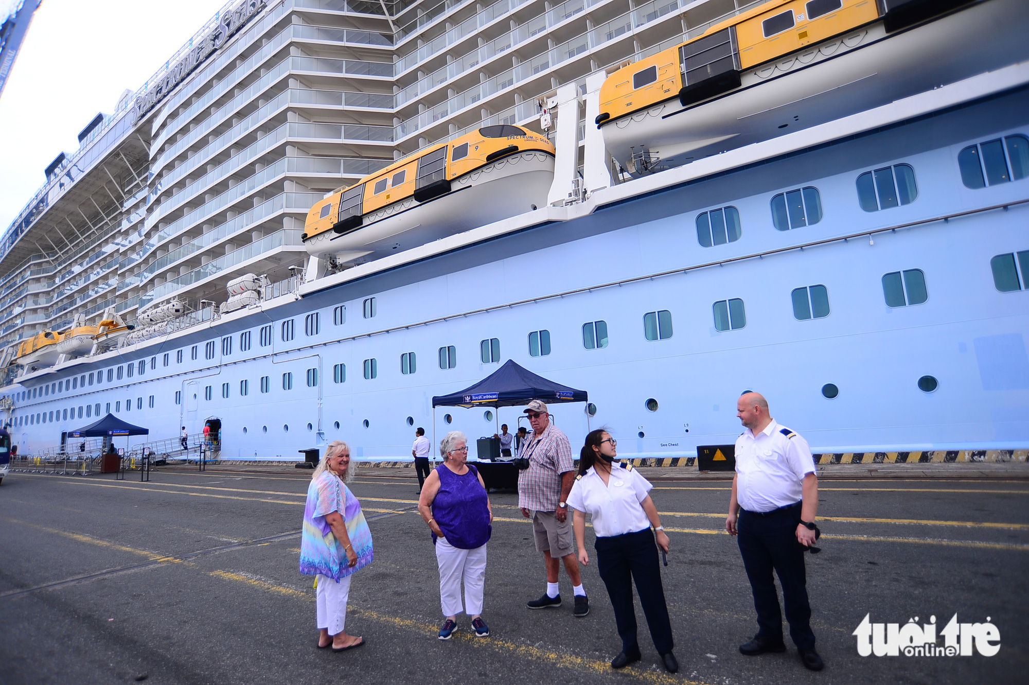 Bên trong tàu du lịch Spectrum of the Seas lớn nhất châu Á - Ảnh 12.