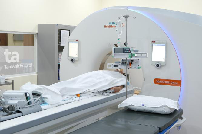 Nhiều máy móc hiện đại như chụp CT 768 lát cắt, MRI 3 Tesla… giúp tầm soát, đánh giá đột quỵ hiệu quả. Ảnh: Hoài Ân