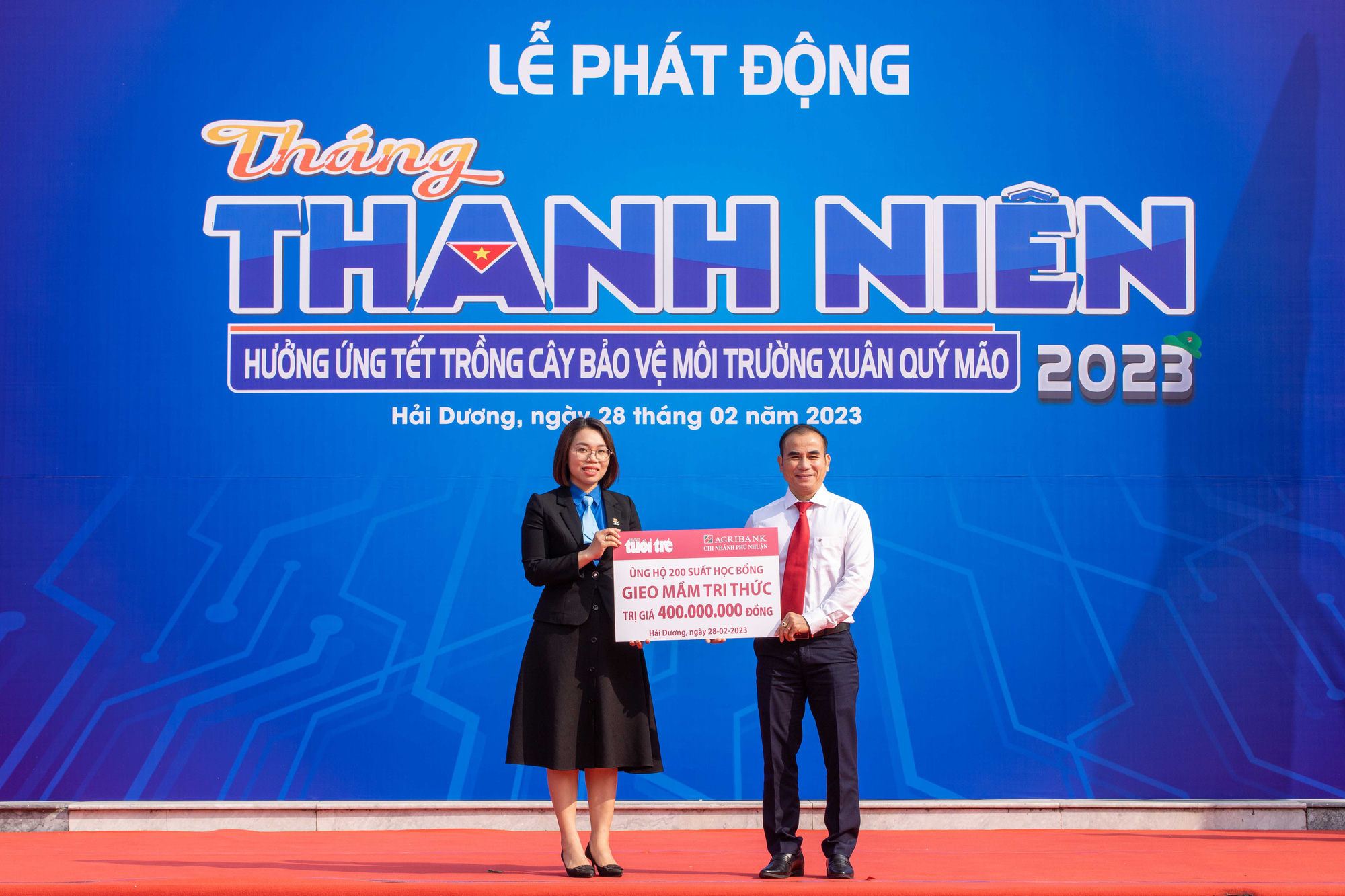 Tháng thanh niên: Bạn đọc báo Tuổi Trẻ tặng 200 xe đạp cho học trò nghèo tỉnh Hải Dương - Ảnh 1. Tháng thanh niên: Bạn đọc báo Tuổi Trẻ tặng 200 xe đạp cho học trò nghèo tỉnh Hải Dương - Ảnh 1.