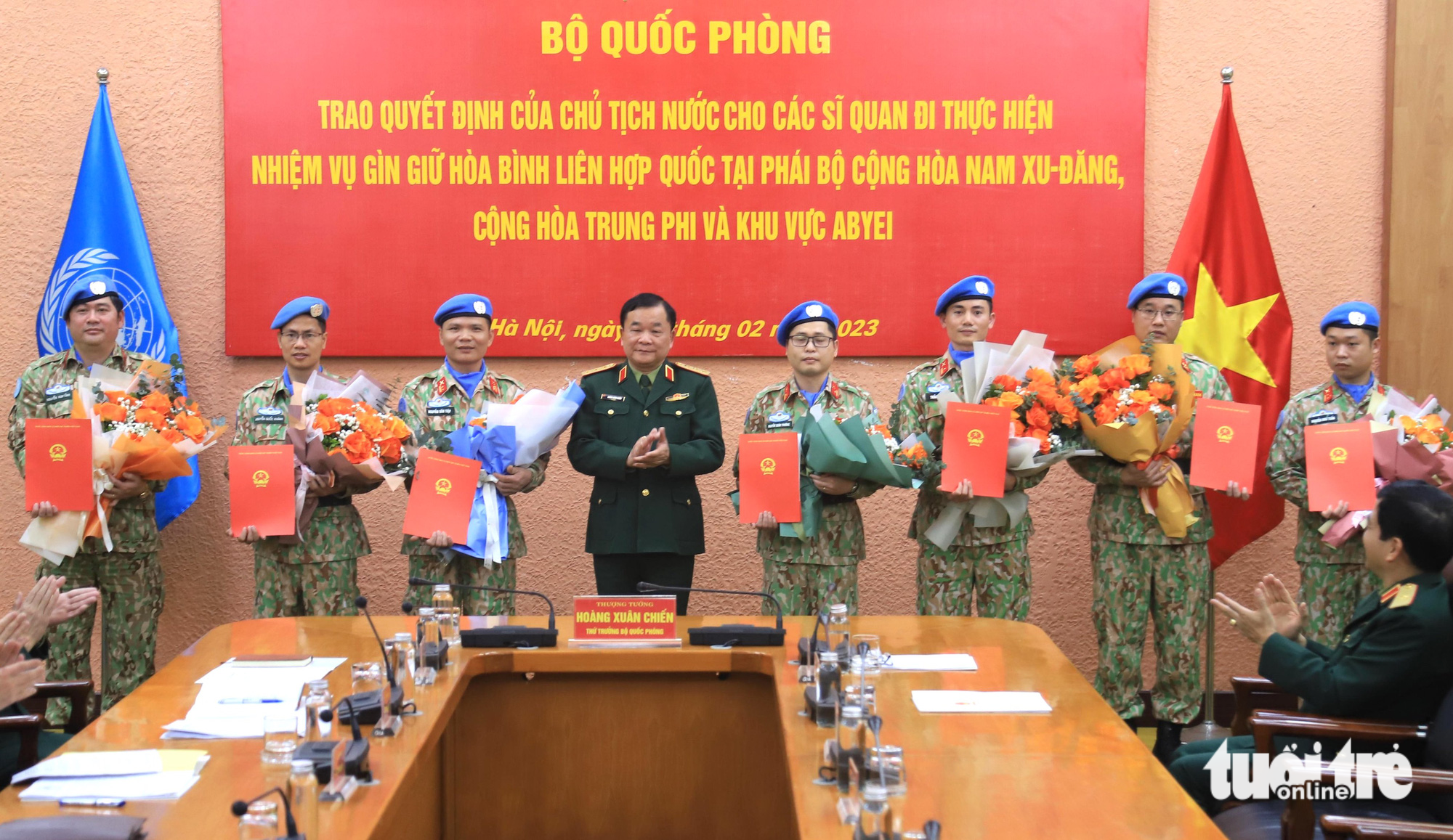 Thượng tướng Hoàng Xuân Chiến xúc động chia sẻ câu chuyện về chiến sĩ mũ nồi xanh Việt Nam - Ảnh 1.