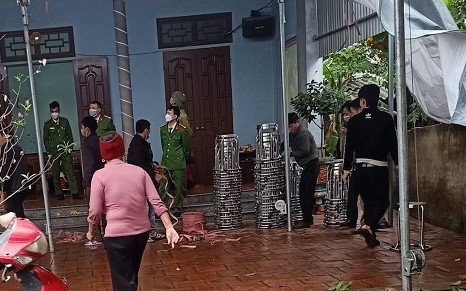 Bị la mắng ồn ào, vợ chồng kéo anh em, dòng họ đi đánh người- Ảnh 2. Khởi tố vụ án giết người liên quan đến vụ vợ chết, chồng bị thương bất thường