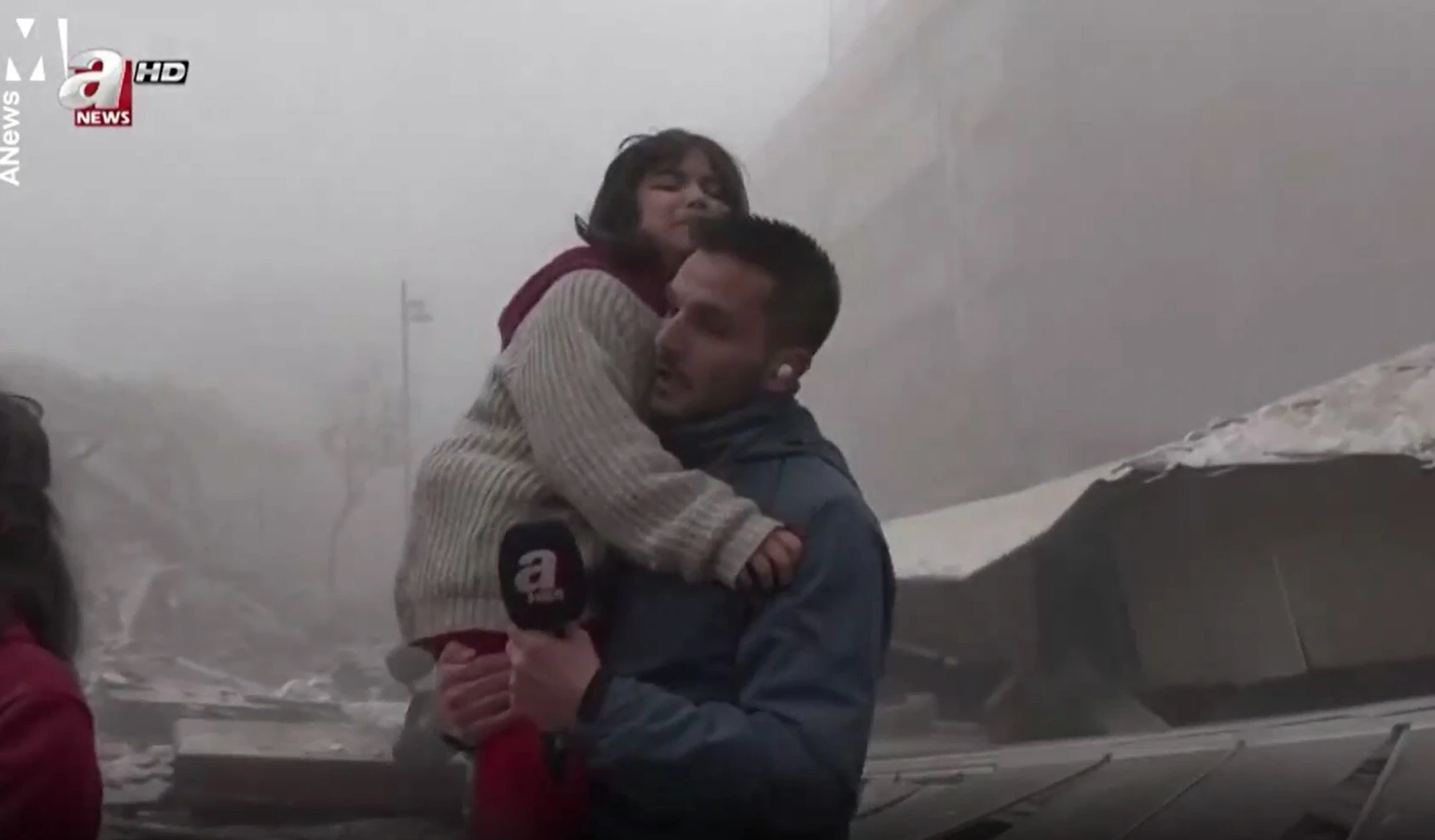 Động đất ở Thổ Nhĩ Kỳ, Syria: Cảm động tình người giữa những đổ nát - Ảnh 5.