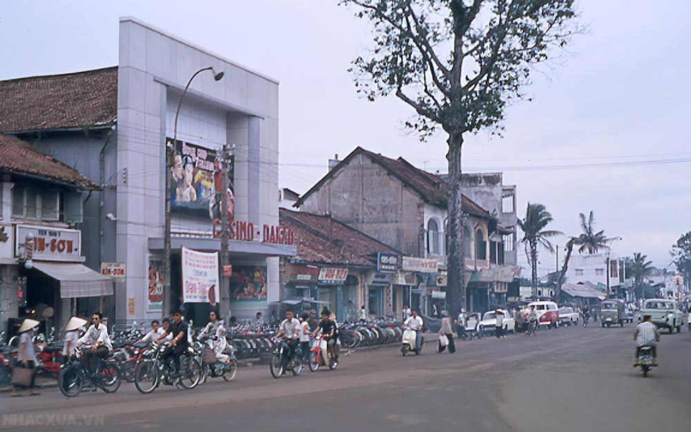 Rạp chiếu phim nằm trên đường Đinh Tiên Hoàng trước năm 1975 - Ảnh: T.L