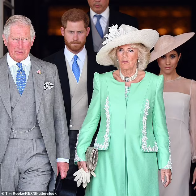 Harry và Meghan trở thành ‘kẻ không nhà’ ở Vương quốc Anh - Ảnh 1. Harry và Meghan trở thành ‘kẻ không nhà’ ở Vương quốc Anh - Ảnh 1.