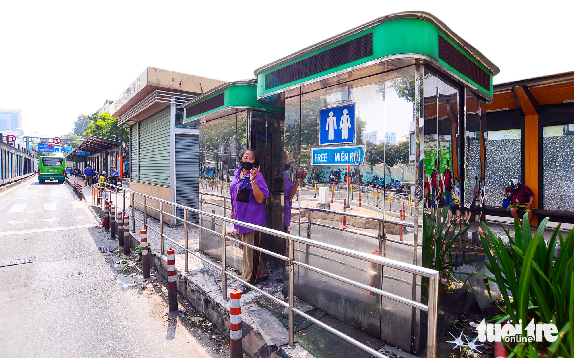 Nhà vệ sinh công cộng tại đô thị: Để niềm riêng hết làm khổ chung - Ảnh 2. Nhà vệ sinh công cộng tại đô thị: Để niềm riêng hết làm khổ chung - Ảnh 2.