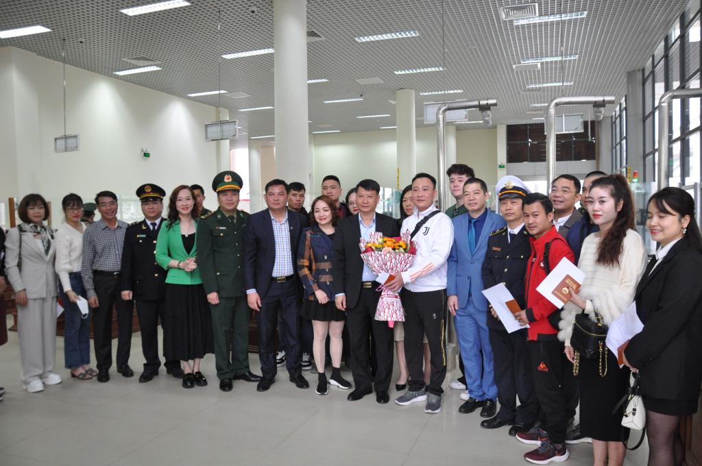 Quảng Ninh đào tạo gấp hướng dẫn viên để đón khách Trung Quốc - Ảnh 1. Quảng Ninh đào tạo gấp hướng dẫn viên để đón khách Trung Quốc - Ảnh 1.