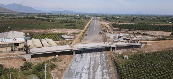 Không lùi thời gian, phải đảm bảo cao tốc Vĩnh Hảo - Phan Thiết khánh thành đúng dịp 30-4 - Ảnh 1.