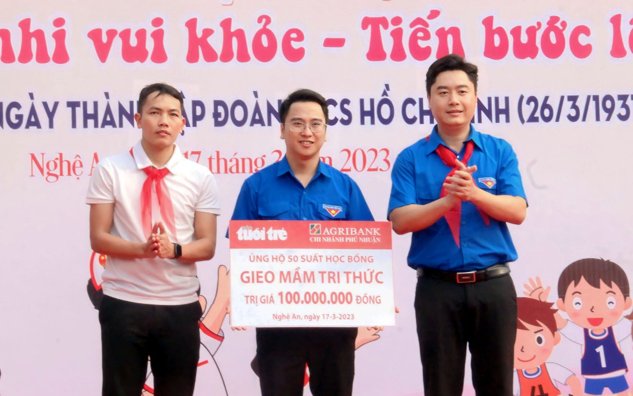 50 suất học bổng "Gieo mầm tri thức" đến học sinh xứ Nghệ