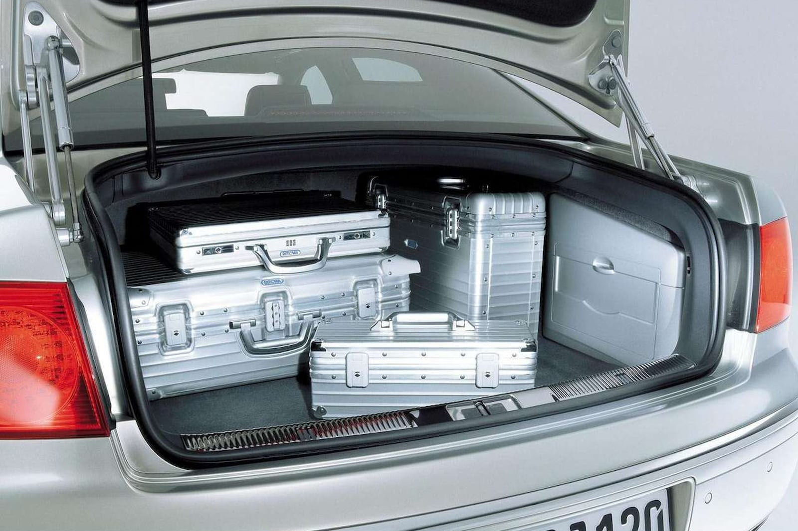 The trunk and little-known things: Mercedes changed everything - Photo 15.