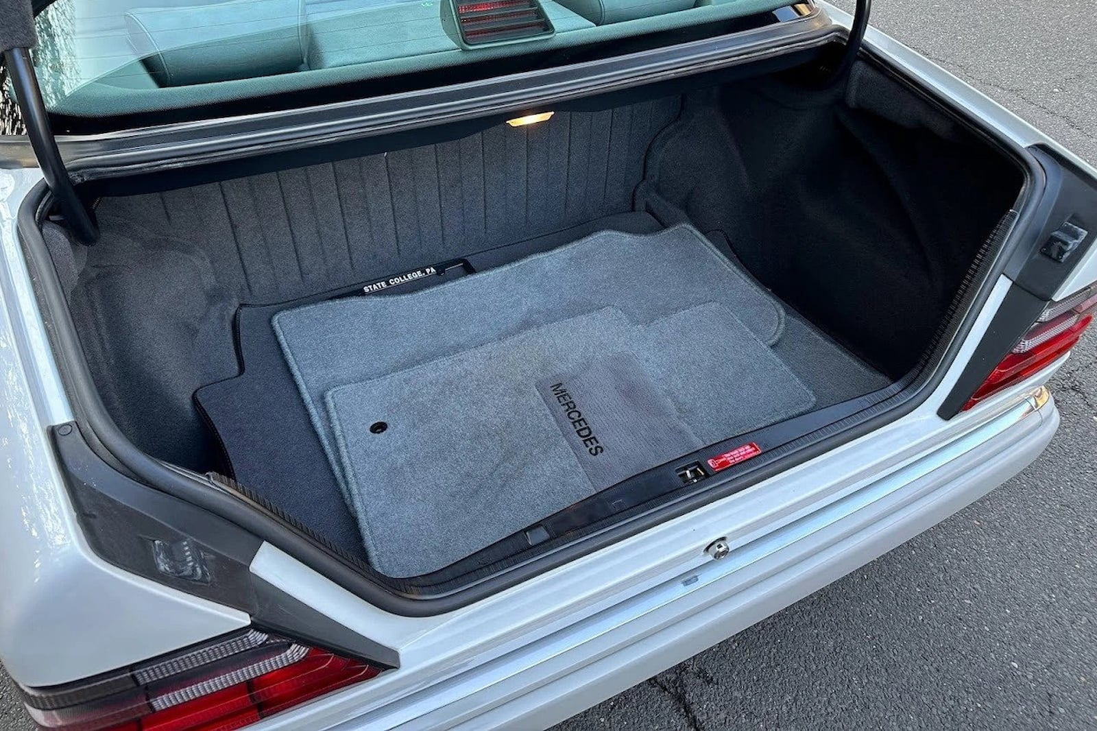 The trunk and little-known things: Mercedes changes everything - Photo 10.