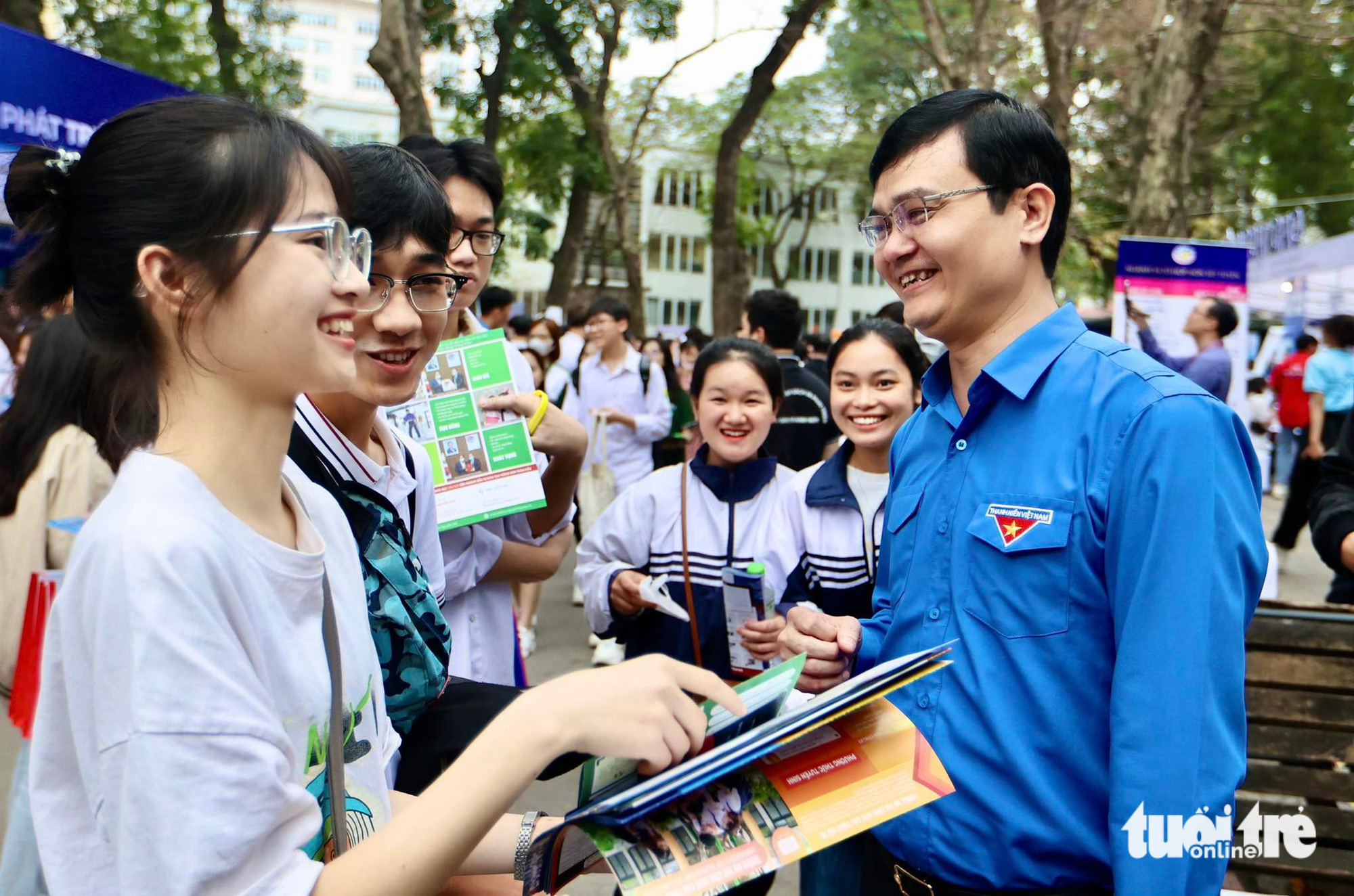 Anh Bùi Quang Huy - bí thư thứ nhất Trung ương Đoàn - Ảnh: NGUYỄN KHÁNH Anh Bùi Quang Huy - bí thư thứ nhất Trung ương Đoàn, đến với ngày hội - Ảnh: NGUYỄN KHÁNH