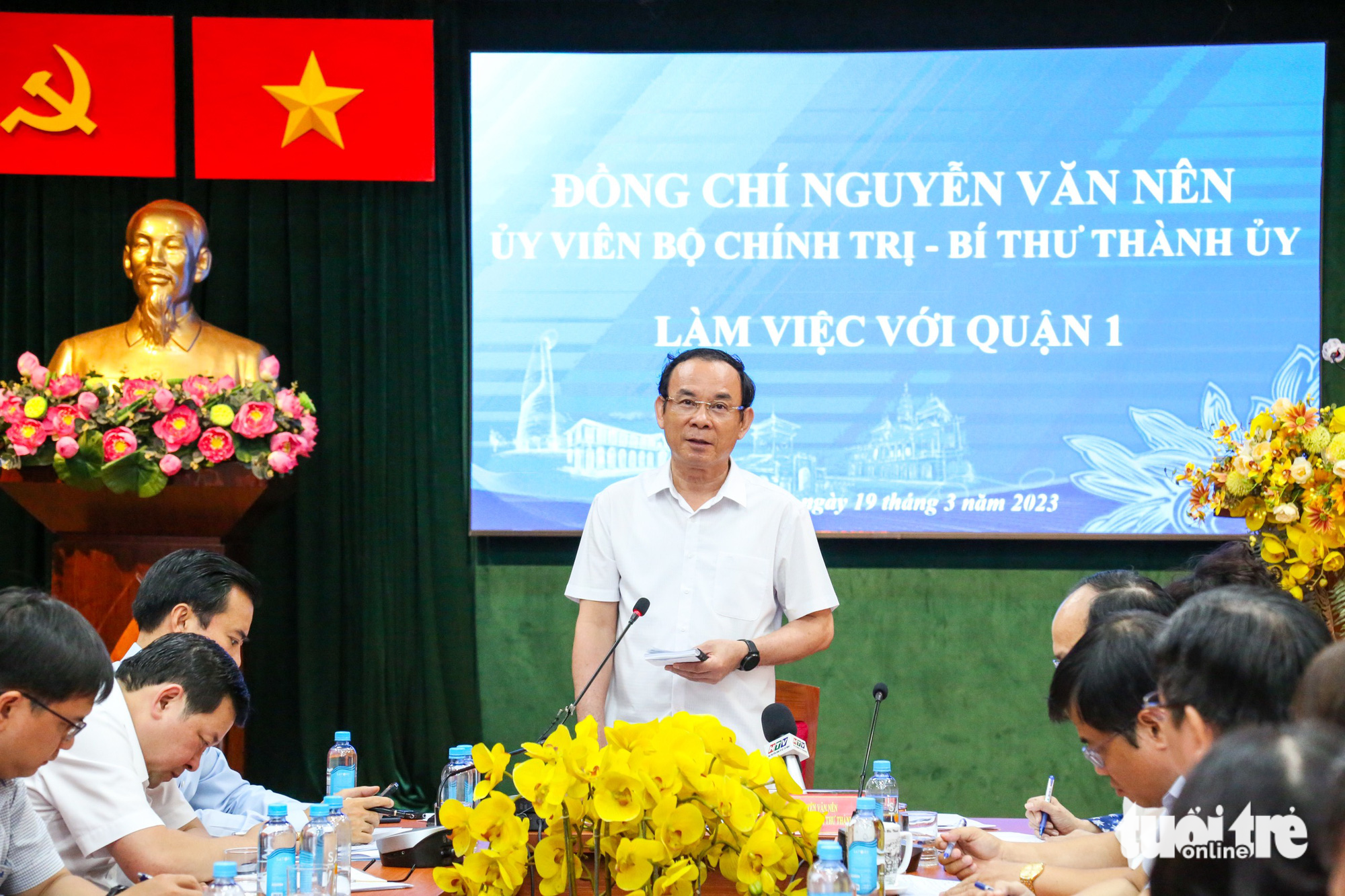 Bí thư Nguyễn Văn Nên: Tháo gỡ ngay vướng mắc về xây nhà vệ sinh công cộng - Ảnh 1.