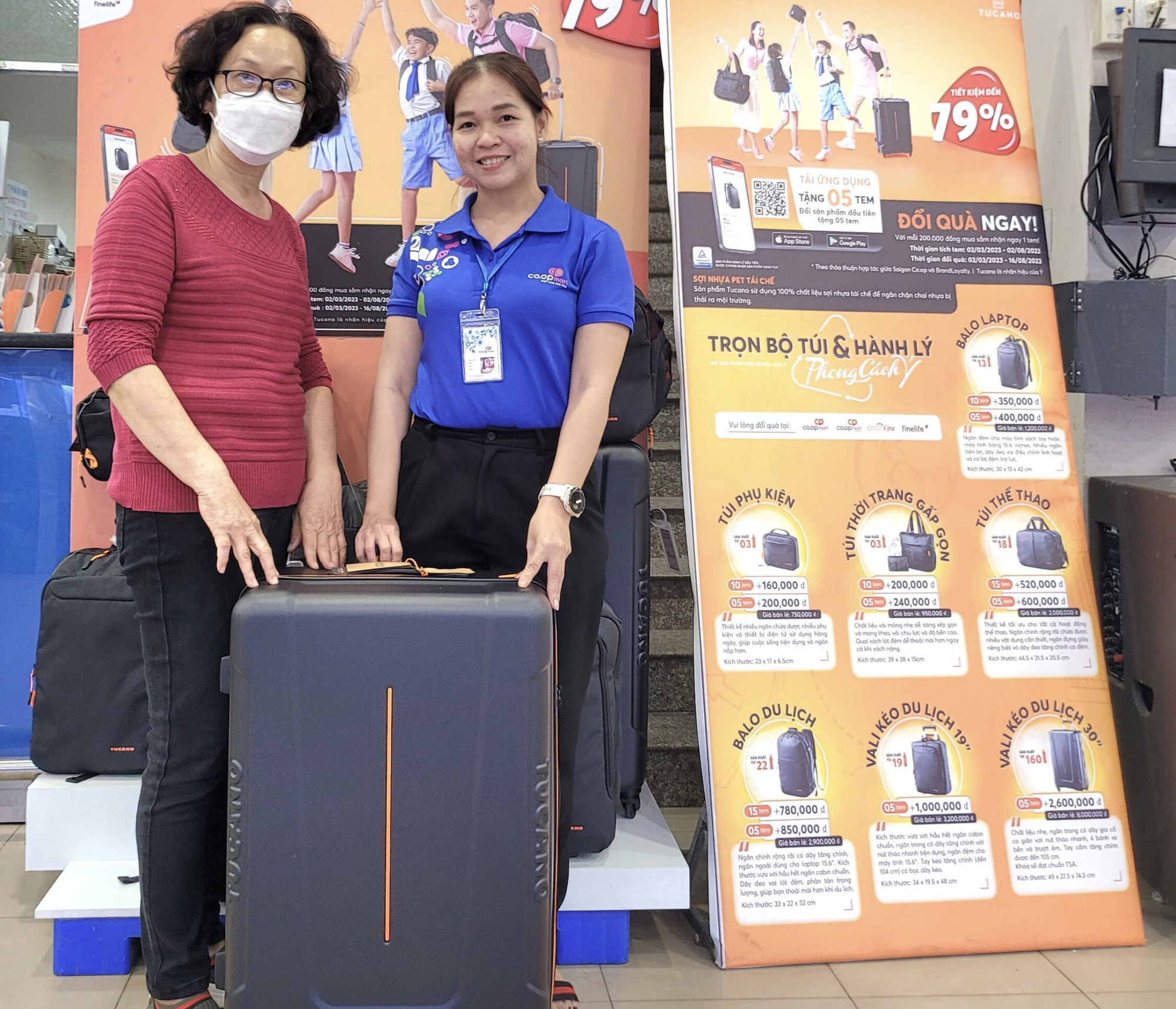 Chị Điêu Mỹ Thiện tích cực tham gia các chương trình “Tích tem đổi quà” của Co.opmart - Ảnh: S.C. Chị Điêu Mỹ Thiện tích cực tham gia các chương trình “Tích tem đổi quà” của Co.opmart - Ảnh: S.C.