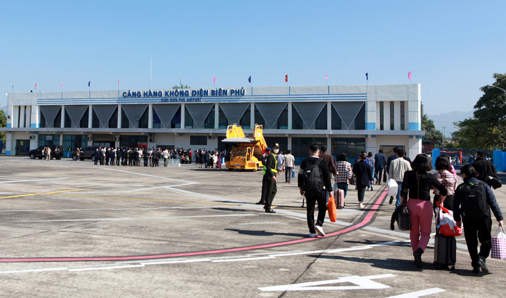 Đóng tạm thời sân bay Điện Biên 8 tháng - Ảnh 1.
